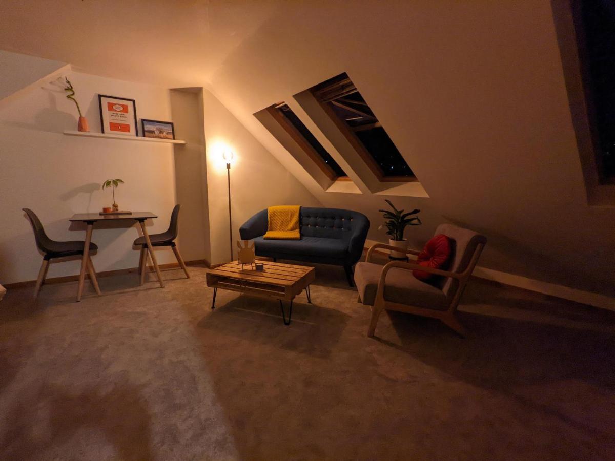 *Large Unique Retro Private Attic & Bathroom* Hove Exterior foto